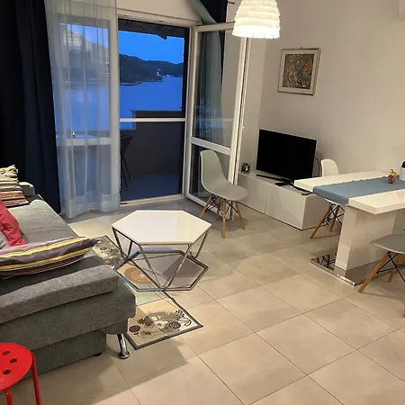 Ladesta Apartment *
