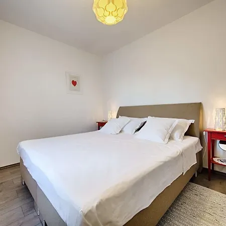 Ladesta Apartment *